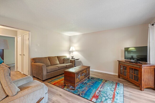 Building Photo - Fully Furnished 1BR/1BA Condo in Carson City