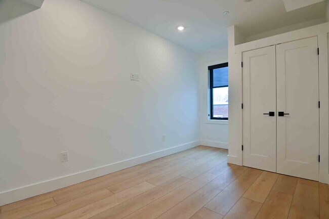 Building Photo - 2639 4th St NE