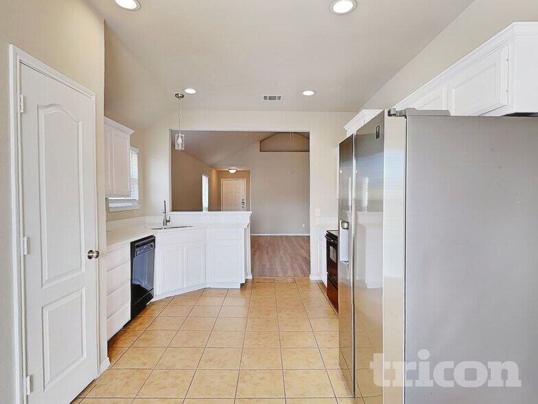 Building Photo - 5817 Parkview Hills Ln