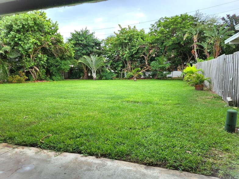 Building Photo - 115 Coral Way E