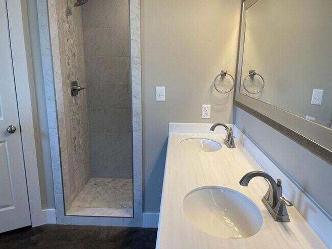 Building Photo - 4509 Sweetspier Cv