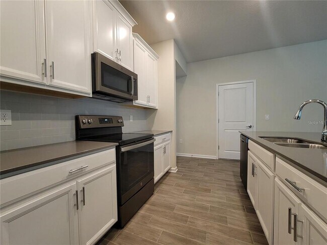 Building Photo - 5579 Bakewell Pl