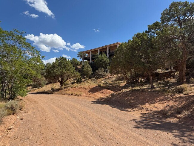 Building Photo - Truly unique and one of a kind Baker Reservoir home. Price Reduced! 3-Month Lease Option Available!