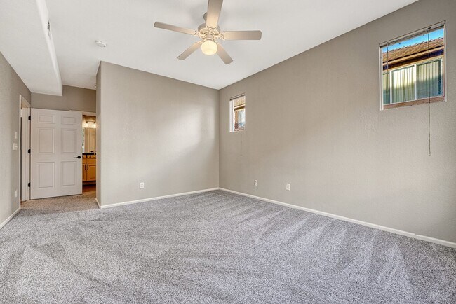Building Photo - $1,940.95, 2 bed, 2 bath Condo located in Aurora with Central AC and In Unit Laundry