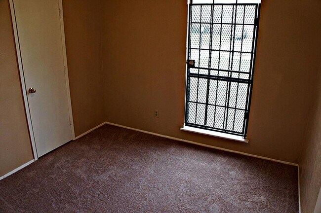 Building Photo - Coming Soon !
