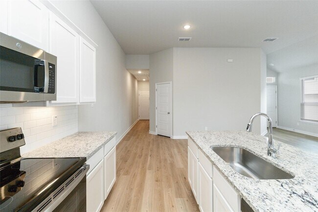 Building Photo - 171 Schrader Dr