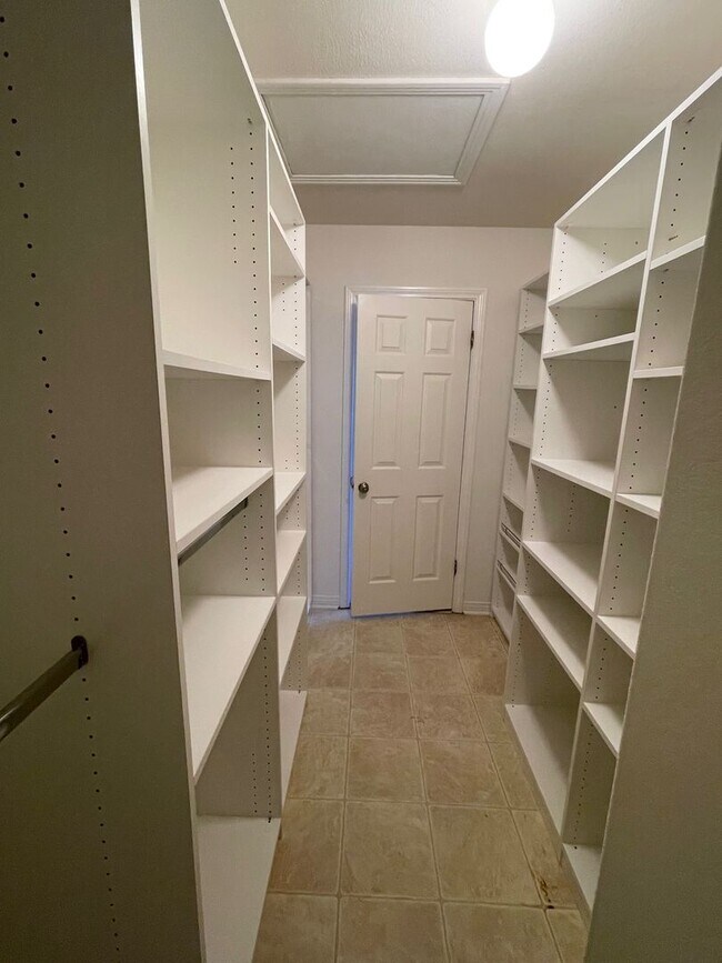 Building Photo - Quaint Gated Community near Pacific View Mall
