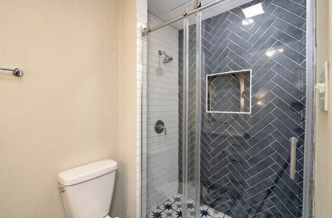 Building Photo - 3808 Piedmont Rd