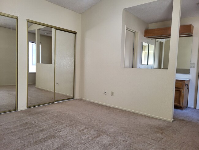Building Photo - Corner lot Fairfield Home