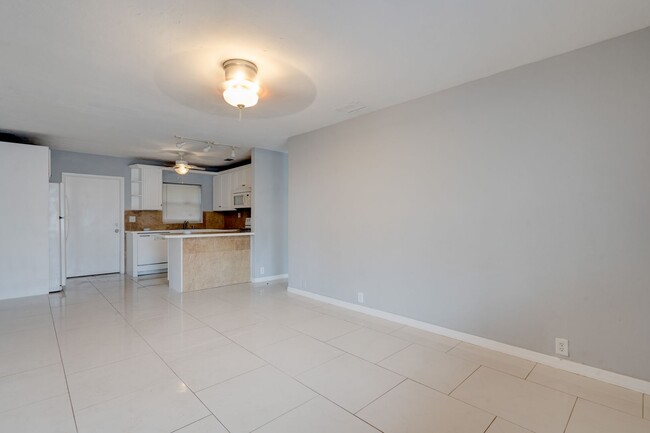 Building Photo - COMING SOON!!!! 2 Bedroom 1 Bath WATER INC...