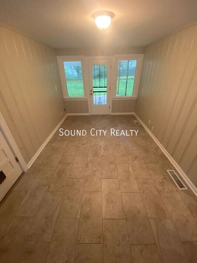 Building Photo - 265 Sunrise Ave