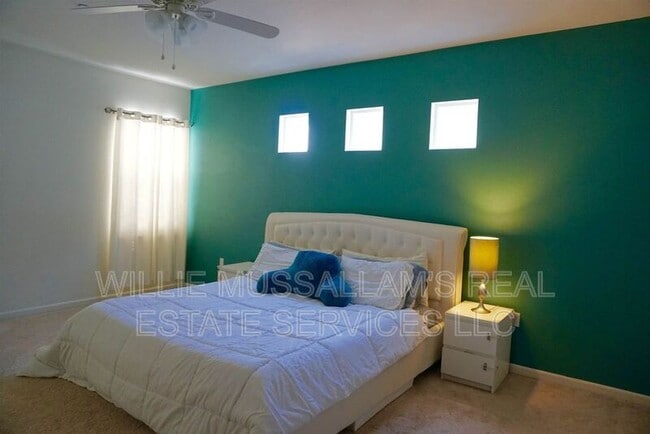 Building Photo - 239 W Santa Cruz Way