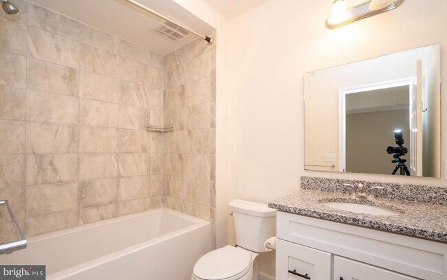 Building Photo - 11 Cranbury Rd