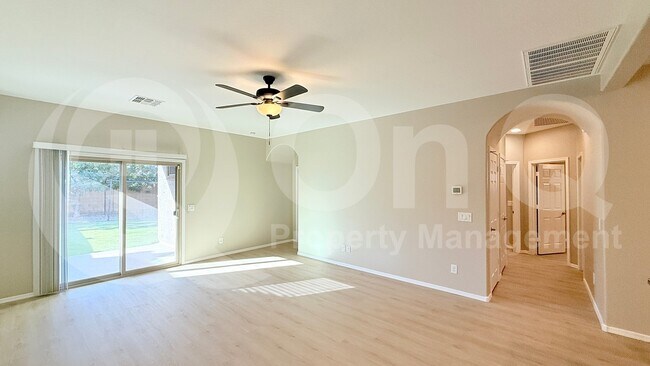 Building Photo - 862 East Gold Dust Way