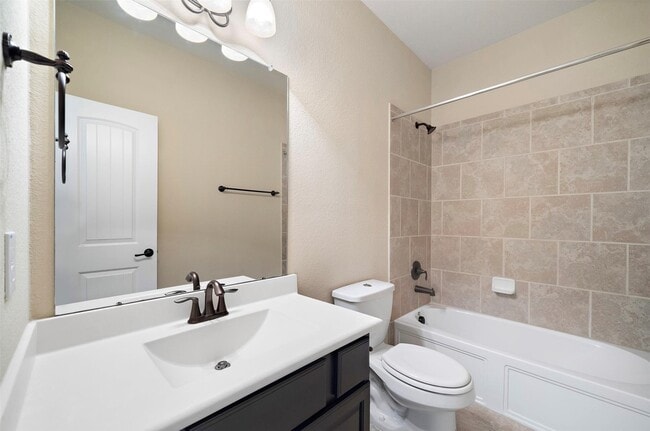 Building Photo - 2 Painted Post Pl