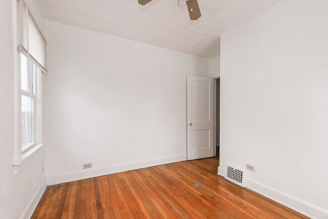 Building Photo - 3333 Desota Ave