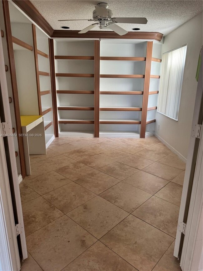 Building Photo - 815 Vista Meadows Dr