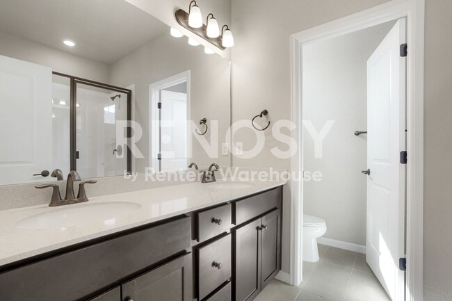 Building Photo - Stunning Newer Townhouse in Castle Pines!