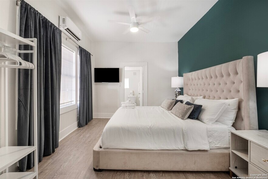 Building Photo - 302 E Cevallos