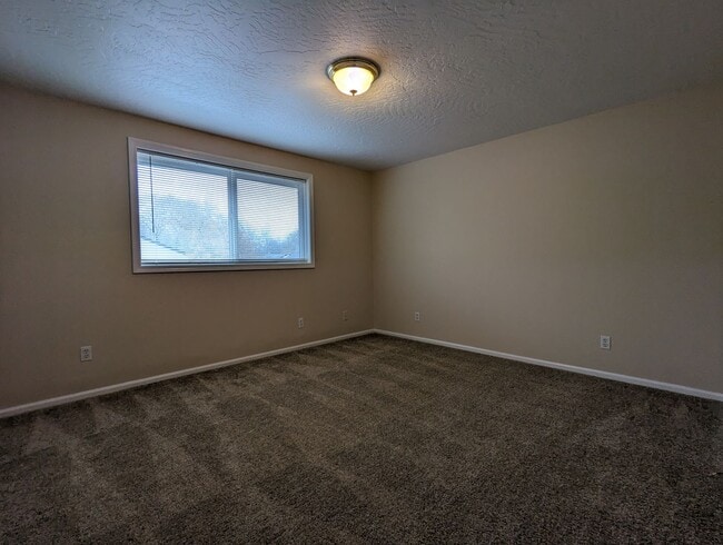 Building Photo - Beautiful 2-Bedroom, 1.5-Bath Condo. Landscaping included!