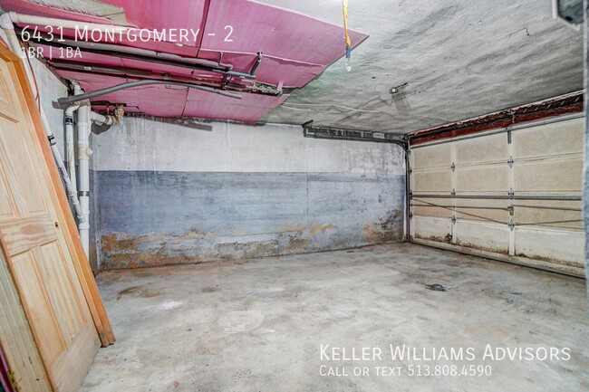 Building Photo - Oversized one bedroom with great new and o...