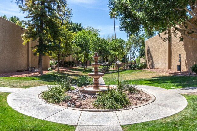 Building Photo - 3825 E Camelback Rd