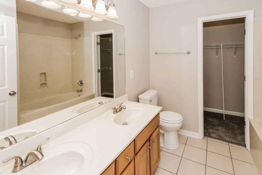 Building Photo - 9815 Riggin Dr