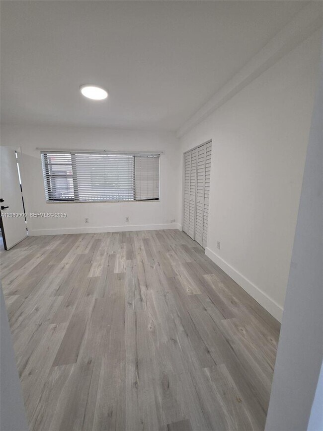 Building Photo - 7845 NE Bayshore Ct
