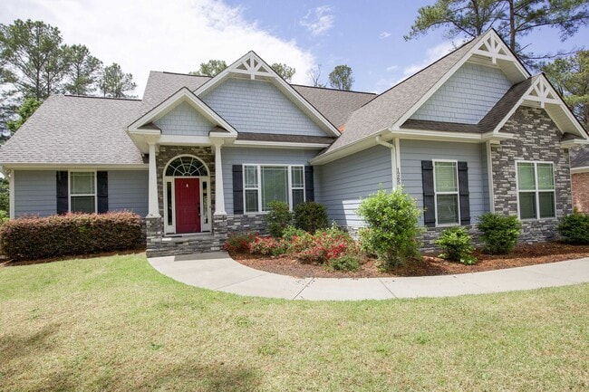 Building Photo - Woodlake Home