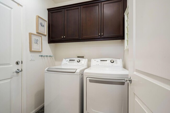 Building Photo - 51234 Longmeadow St