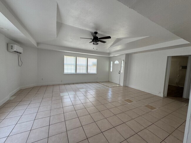 Building Photo - 610 Fenfield Ave