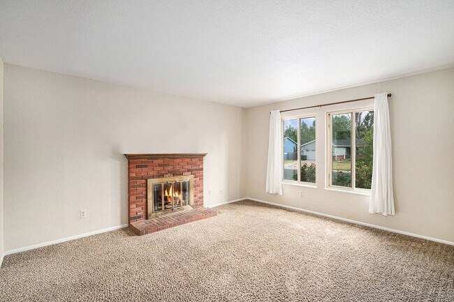 Building Photo - Updated 4-Bedroom Home in Village East – Available Now!
