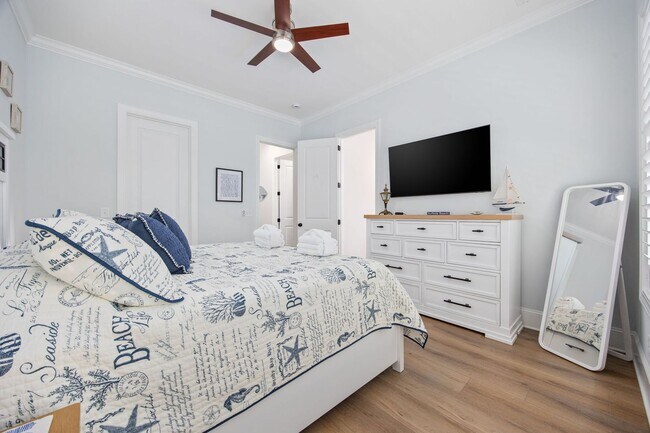 Building Photo - Gorgeous Custom Home Available for Snowbir...