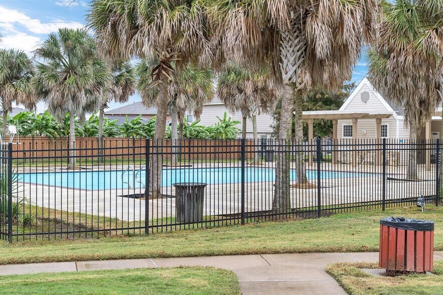 Building Photo - 1617 Perennial Ln