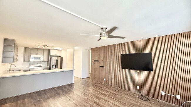 Building Photo - Beautifully Renovated 2-Bedroom, 2-Bathroom Condo 1-Parking