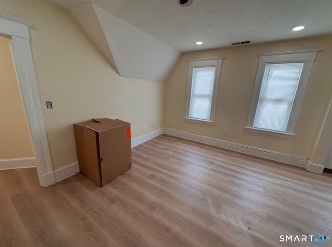 Building Photo - 149 Glen St