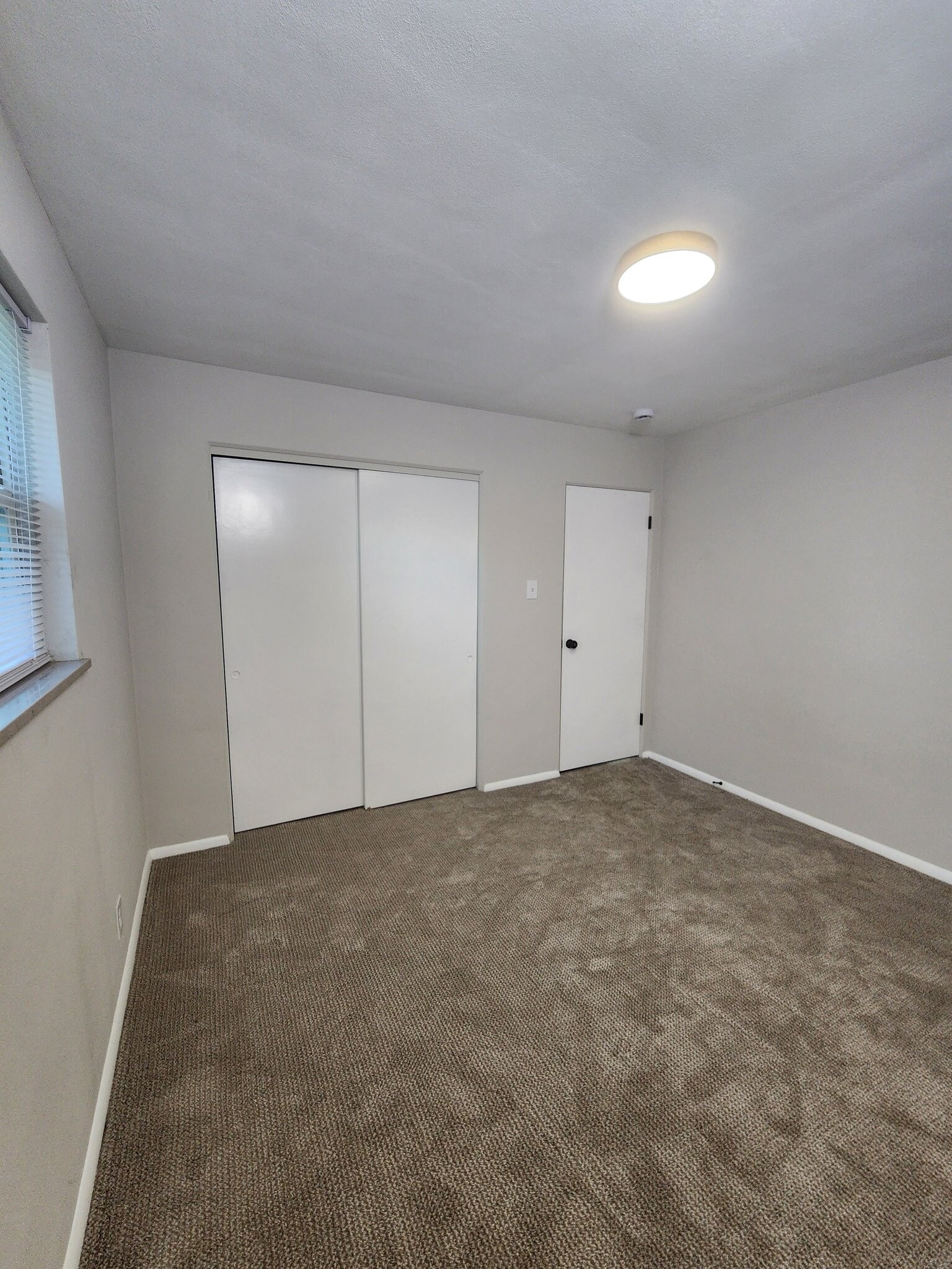Building Photo - 922 S 74th St
