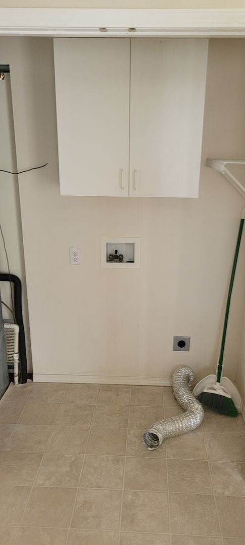 Building Photo - Cozy home on large lot w/fenced backyard