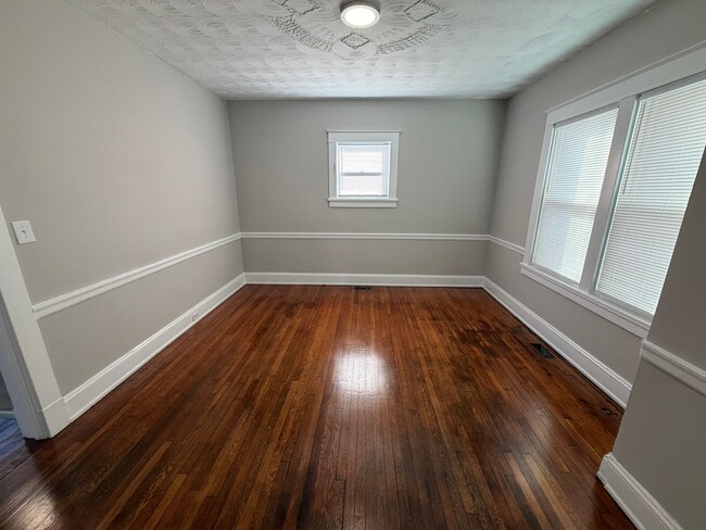 Building Photo - Beautifully Renovated 4bdrm/1.5bth Home Located in Richmond's Northside!!