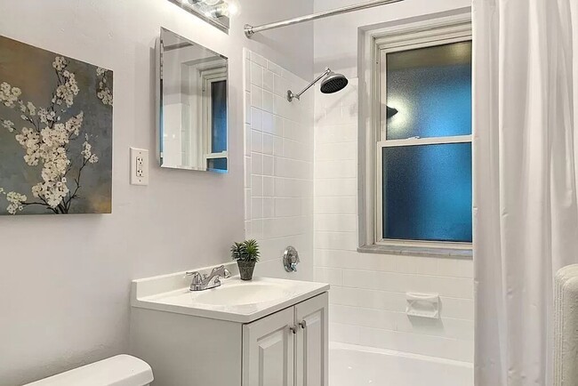 Building Photo - WOW!!! NO FEE AND VERY NICE 2 BED AVAILABLE 9/1
