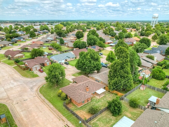 Building Photo - Updated 4-Bedroom Home with Spacious Layout & Modern Touches