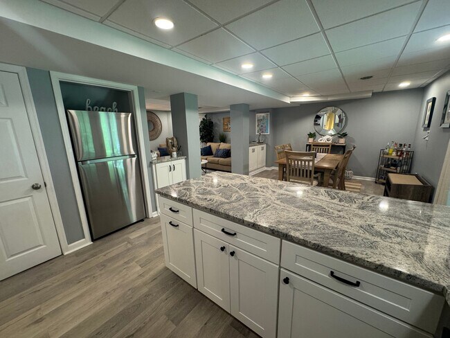 Building Photo - 2094 Fieldcrest Dr