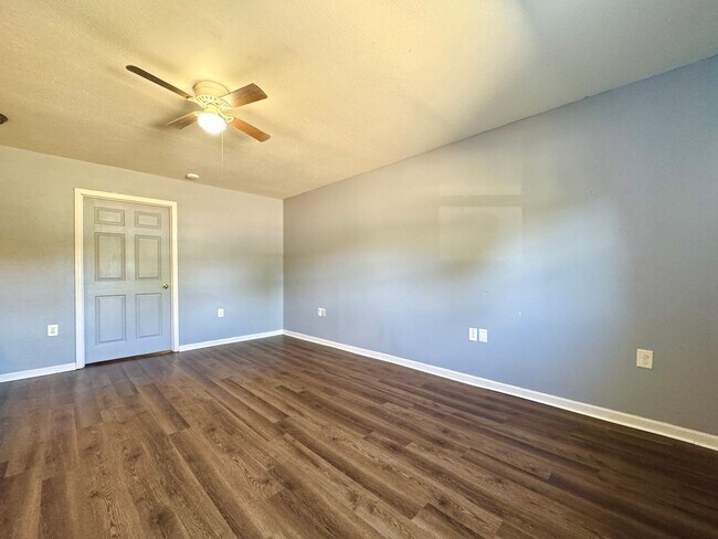 Building Photo - 1 Bedroom Upstairs apartment Just outside of Searcy