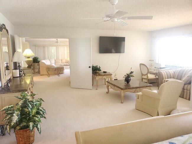 Building Photo - 10980 S Ocean Dr