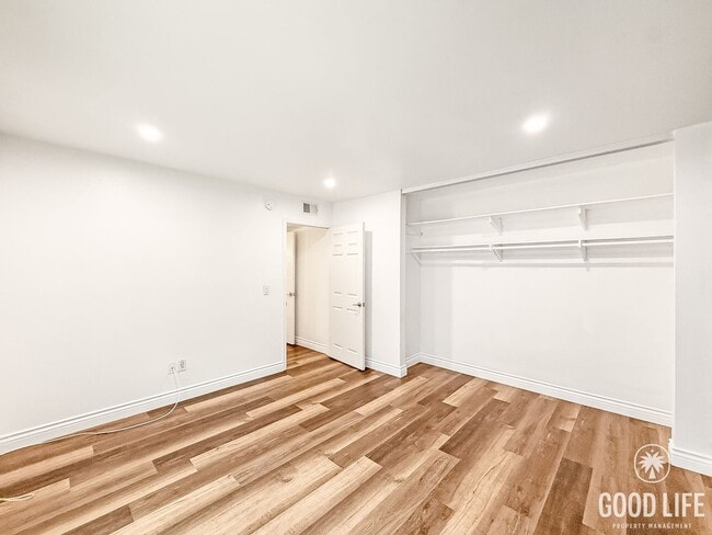 Building Photo - Updated 4B 2BA Home in Paradise Hills w/ Solar and Turf!