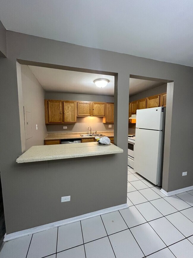 Building Photo - 526 E Spruce Dr