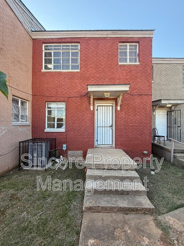 Building Photo - 1931 NE 25th St