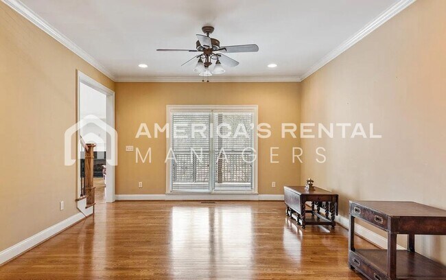 Building Photo - Private Estate Living on Over 3 Acres! Available to view NOW!