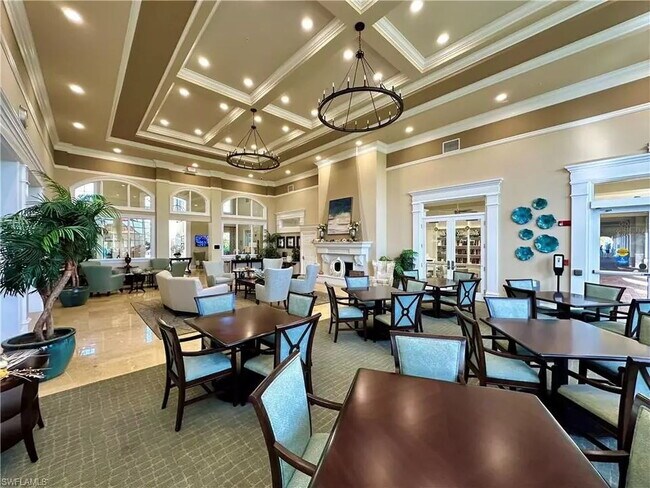 Building Photo - Elegant Furnished 3-Bedroom + Den Pool Hom...