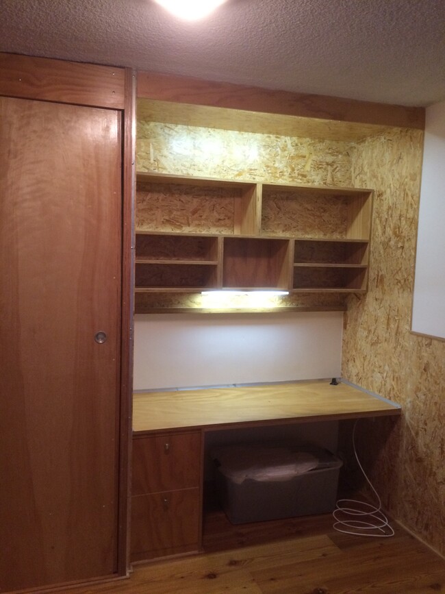 Built in desk in bedroom - 1524 10th St